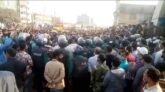 বেতনের দাবিতে গাজীপুর ও নারায়ণগঞ্জে সড়ক অবরোধ করে শ্রমিকদের বিক্ষোভ