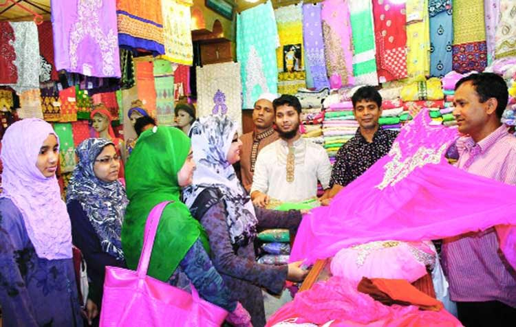কুমিল্লার শতবর্ষের খাদি পণ্য চাহিদা ধরে রেখেছে