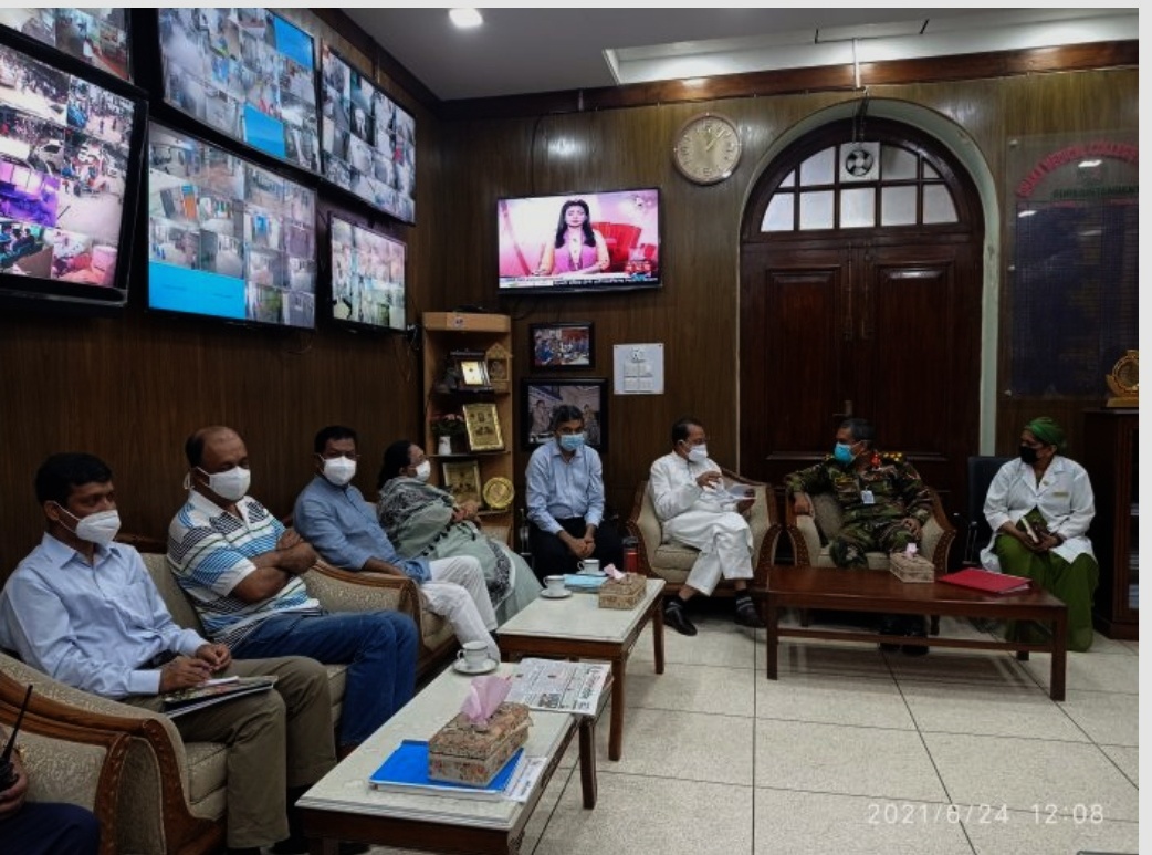 করোনা চিকিৎসার ব্যবস্থাপনা ও প্রস্তুতি জানতে ঢাকা মেডিকেল কলেজে হাসানুল হক ইনু ও শিরীন আখতার