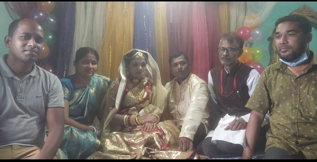 কমরেড তাপসের ভাতিজী উর্মির সাথে সুধীর চাষার বিয়ে সম্পন্ন