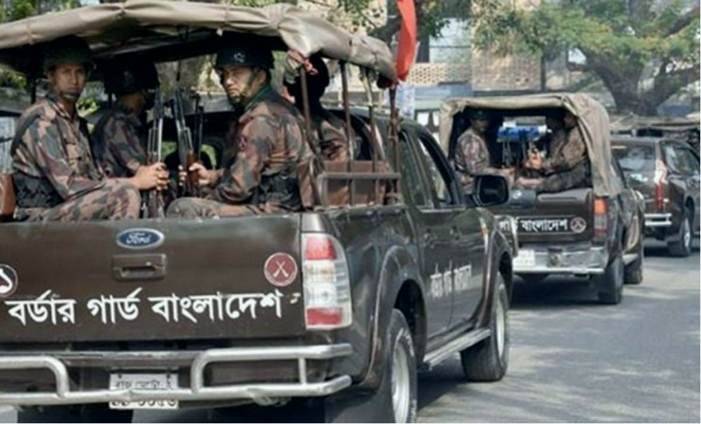 আইন শৃঙ্খলা পরিস্থিতি স্বাভাবিক রাখতে দেশের বিভিন্ন জেলায় বিজিবি মোতায়েন