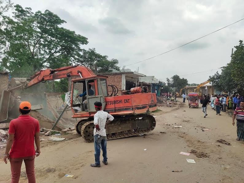 গোমতী নদীর তীরে ৫৮টি অবৈধ স্থাপনা উচ্ছেদ