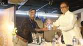 ‘আব্দুল কাদের মোল্লা : যুদ্ধাপরাধ, বিচার ও ফাঁসি’ বইয়ের প্রকাশককে সম্মাননা প্রদান