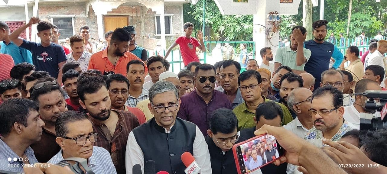 সাম্প্রদায়িক হামলায় ক্ষতিগ্রস্ত দিঘলিয়া সাহাপাড়া পরিদর্শন করেছে আওয়ামী লীগের প্রতিনিধি দল