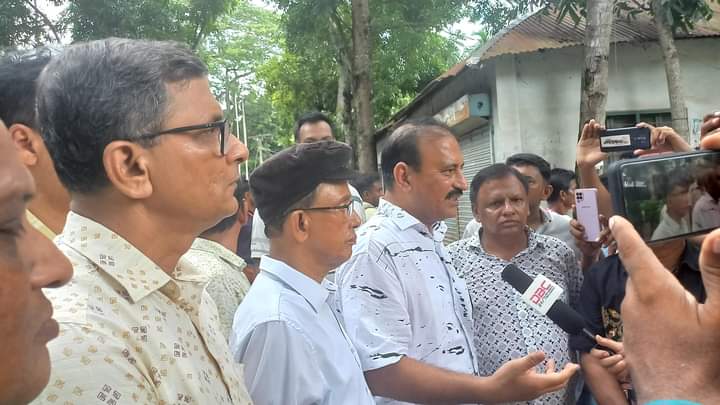 সাম্প্রদায়িক হামলায় ক্ষতিগ্রস্থ সাহাপাড়া গ্রাম পরিদর্শন করেছে ওয়ার্কার্স পার্টির প্রতিনিধি দল