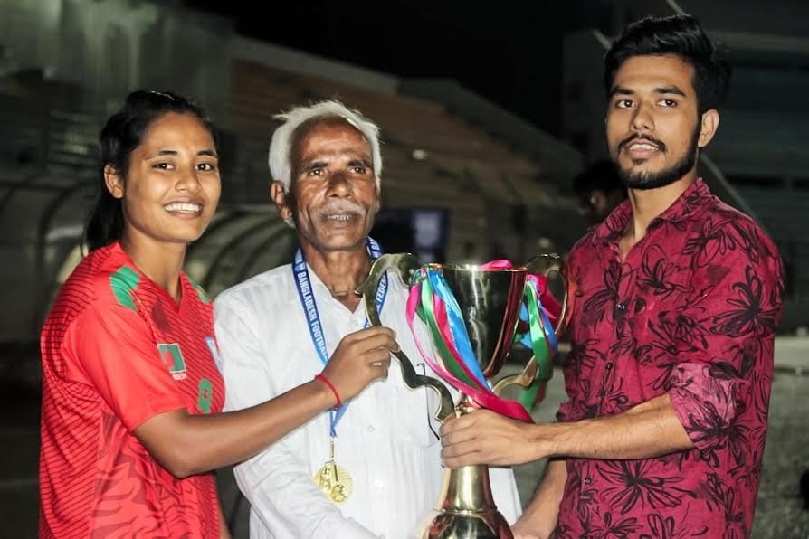 অদম্য কৃষ্ণা রাণী ফুটবল খেলেই বদলে দিয়েছেন পরিবারের চিত্র