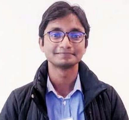 ডিন’স অ্যাওয়ার্ডস পেলেন শিক্ষার্থী ফারশিদ রেজা