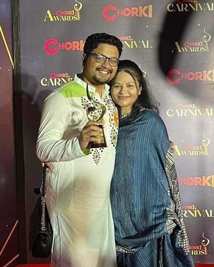 একজন ভদ্রমহিলাকেই আমি ফলো করি তিনি গুলতেকিন খান