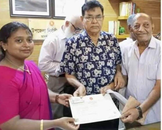 বীর মুক্তিযোদ্ধাদের মাঝে স্মার্টকার্ড বিতরণ