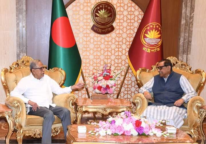 মহামান্য রাষ্ট্রপতি আব্দুল হামিদের সাথে কমরেড মেননের সাক্ষাৎ