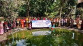 সুপেয় পানির দাবীতে অভিনব উপায়ে মানববন্ধন ও সমাবেশ