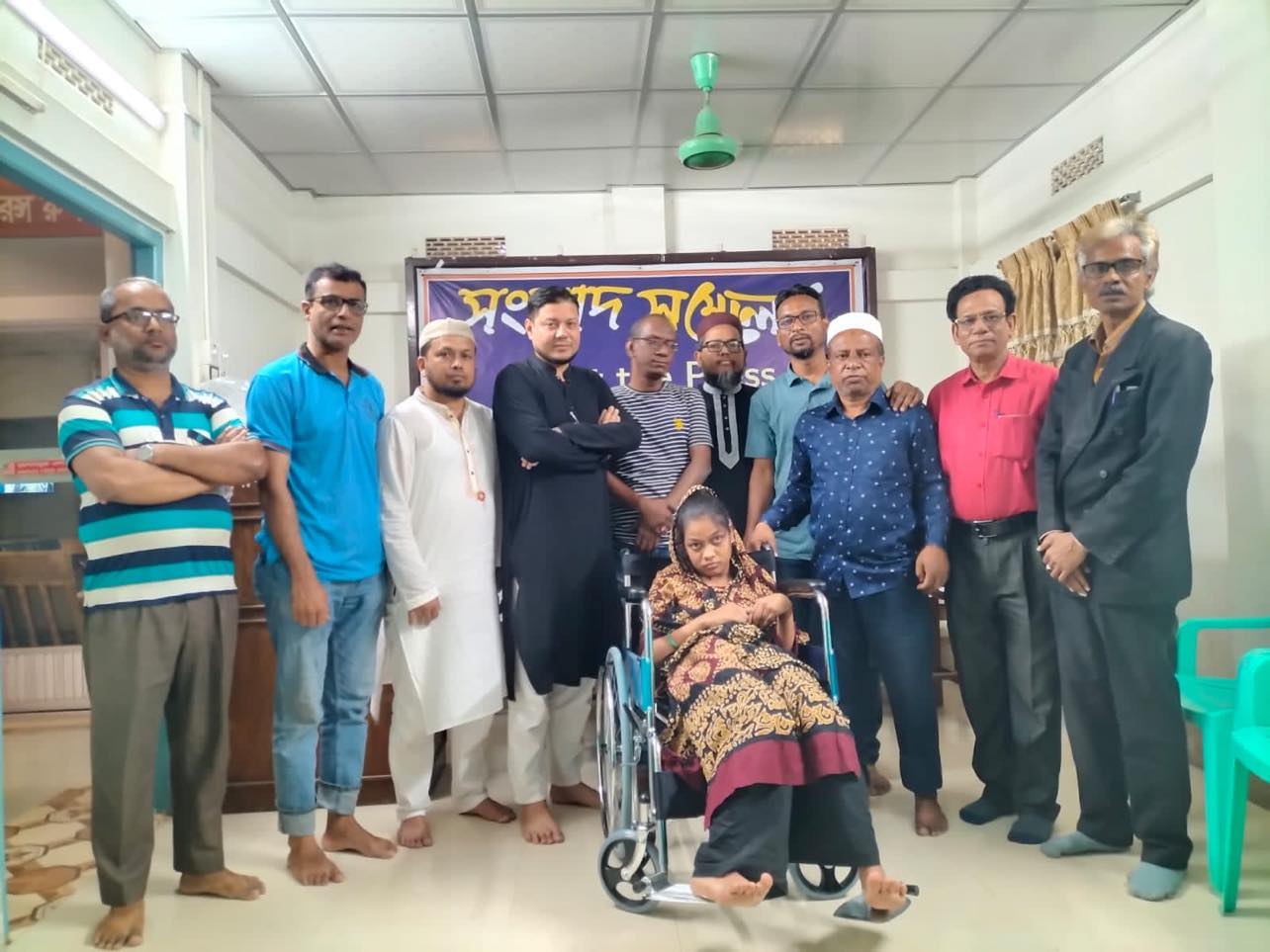 শ্রীমঙ্গলের এক প্রতিবন্ধীকে হুইল চেয়ার প্রদান করলো যুক্তরাজ্য প্রবাসী দেলওয়ার হোসেন
