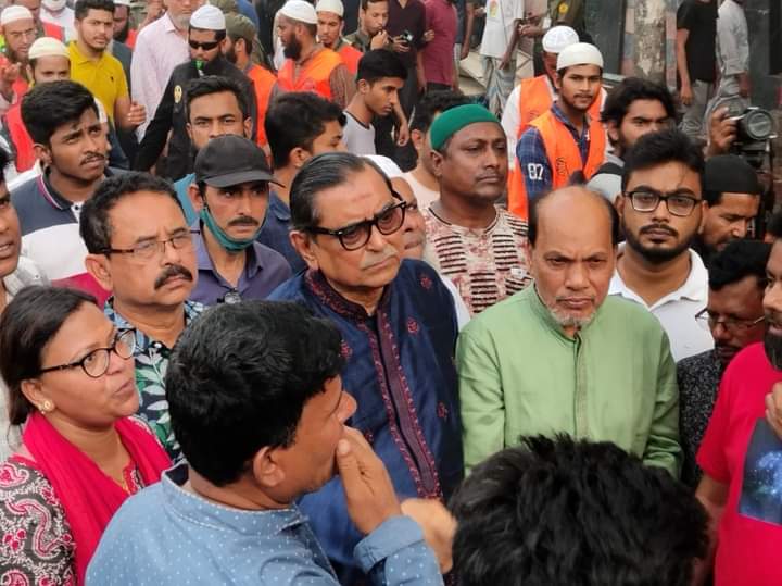 বঙ্গবাজারে ভয়াবহ অগ্নিকান্ডে ওয়ার্কার্স পার্টির উদ্বেগ ও ক্ষতিগ্রস্থ মার্কেট পরিদর্শন কমরেড মেননের