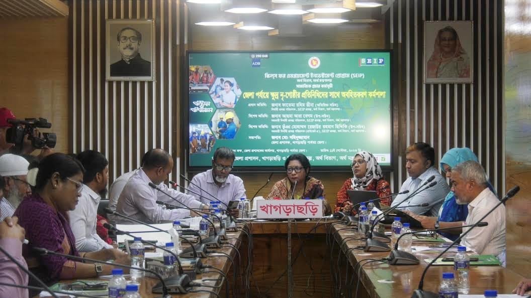 ক্ষুদ্র নৃ-গোষ্ঠীর প্রতিনিধিদের সাথে অবহিতকরণ কর্মশালা