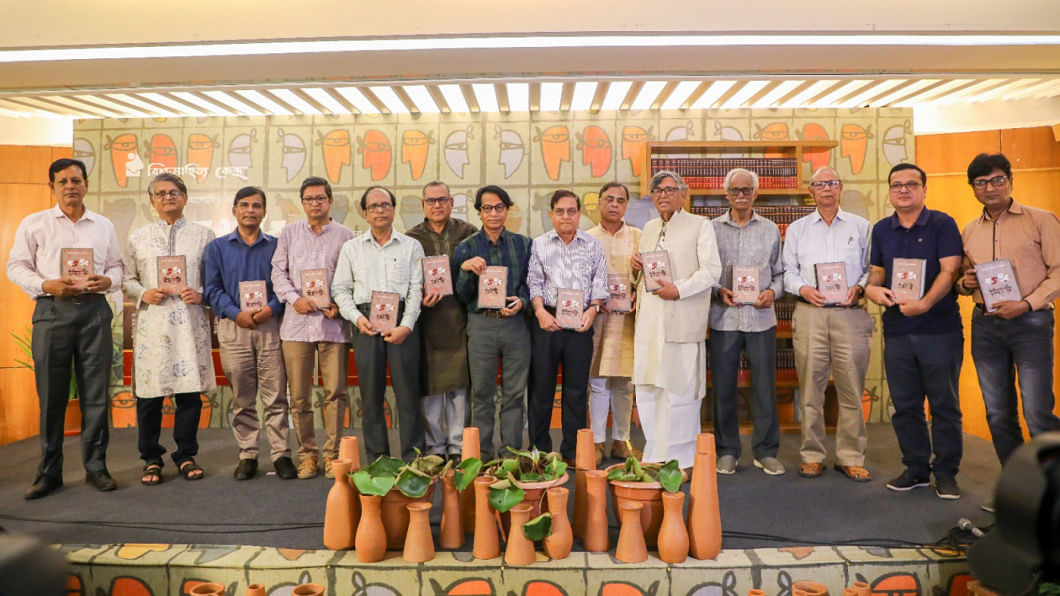 ২০৮ খণ্ডে ৭৪ হাজার পৃষ্ঠায় বাঙালির ২০০ বছরের ইতিহাস