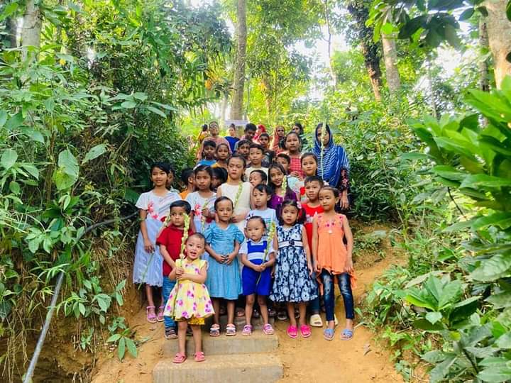 লাউয়াছড়া খাসিয়া পুঞ্জির শিক্ষার্থীরা পেল নতুন বিদ্যালয় ও পাকা সিঁড়ি