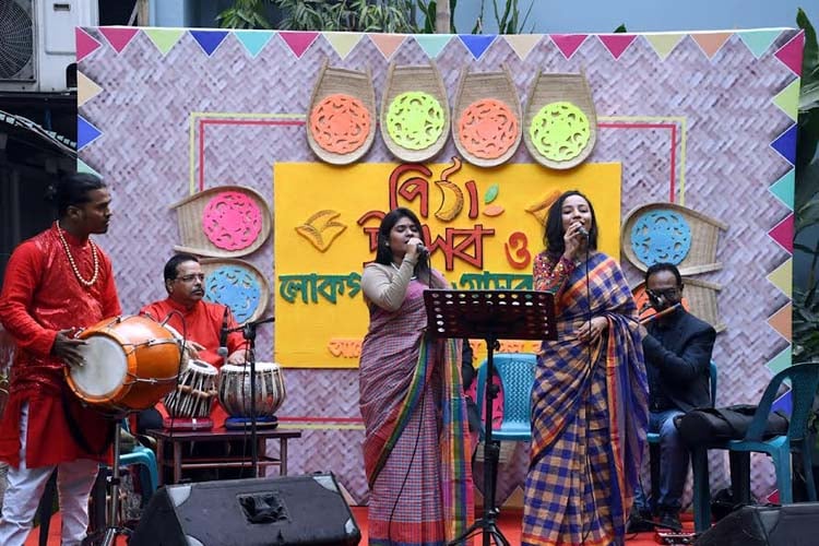 জাতীয় প্রেসক্লাবে পিঠা উৎসব ও লোকগানের আসর
