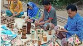 দক্ষ হাতে তৈরি হচ্ছে নানা তৈজসপত্র