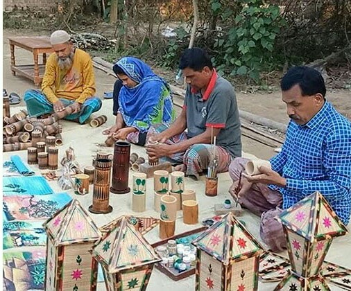 দক্ষ হাতে তৈরি হচ্ছে নানা তৈজসপত্র