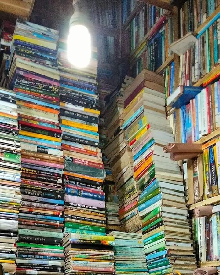 একবার প্রখ্যাত ব্রিটিশ প্রফেসর মেনস্কি নীলক্ষেতে এসে অবাক হয়েছিলেন!