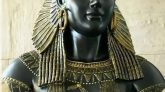 সতেরো বছর বয়সে মিশরের রানী ক্লিওপেট্রা
