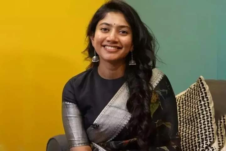 শিল্পী মানুষের চিন্তাটাও স্বচ্ছ হওয়া উচিত