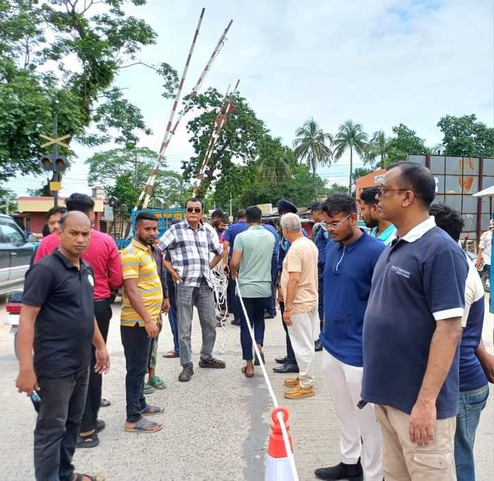 শ্রীমঙ্গল শহরের যানজট নিরসনে রোড ডিভাইডার স্থাপন