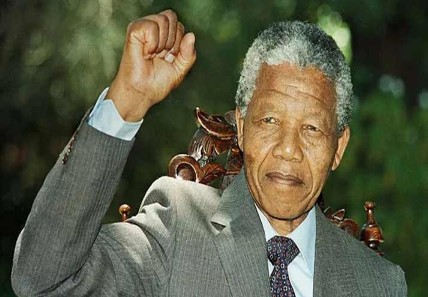 বর্ণবাদ বিরোধী লড়াইয়ের বিশ্বের নন্দিত কিংবদন্তী মহান নেতা কমরেড নেলসন ম্যান্ডেলা লাল সালাম!