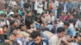 সচিবালয়ের সামনে অনশনে জগন্নাথ বিশ্ববিদ্যালয়ের শিক্ষার্থীরা