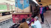পাঁচ শতাধিক যাত্রী রেখে পালালেন ট্রেনচালক