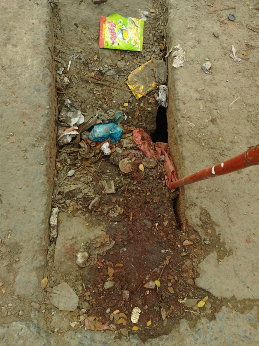 শ্রীমঙ্গলের ভানুগাছ রোডের অব্যবস্থা: স্ল্যাব ভেঙে বড় গর্ত, পৌরসভার উদাসীনতা চরমে!