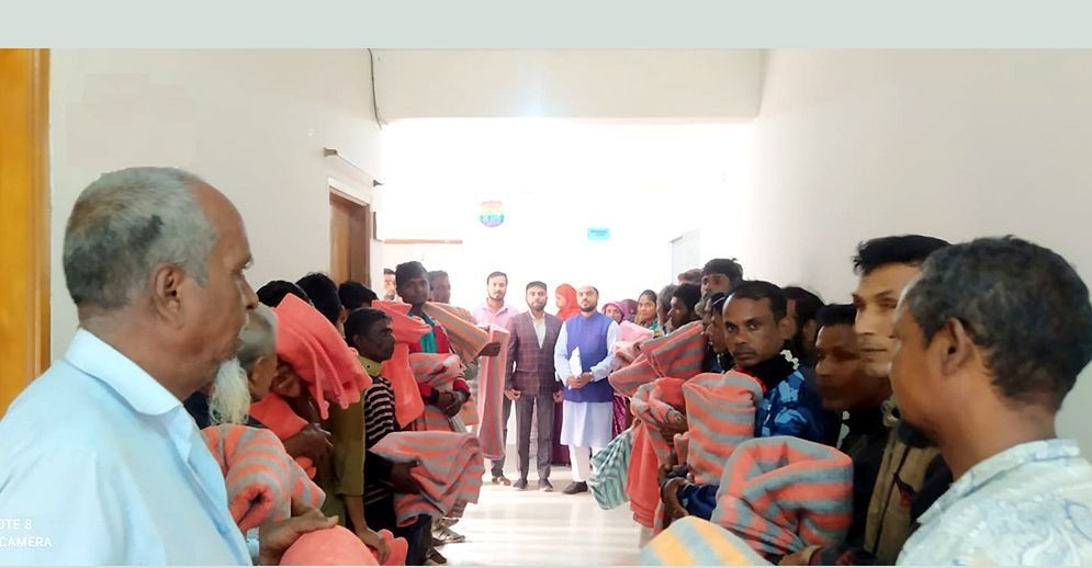মৌলভীবাজারে হকারদের মাঝে স্বজন সমাবেশের কম্বল বিতরণ
