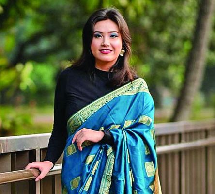 ভাষাশহীদদের প্রতি শ্রদ্ধাজ্ঞাপন চীনা ছাত্রীর