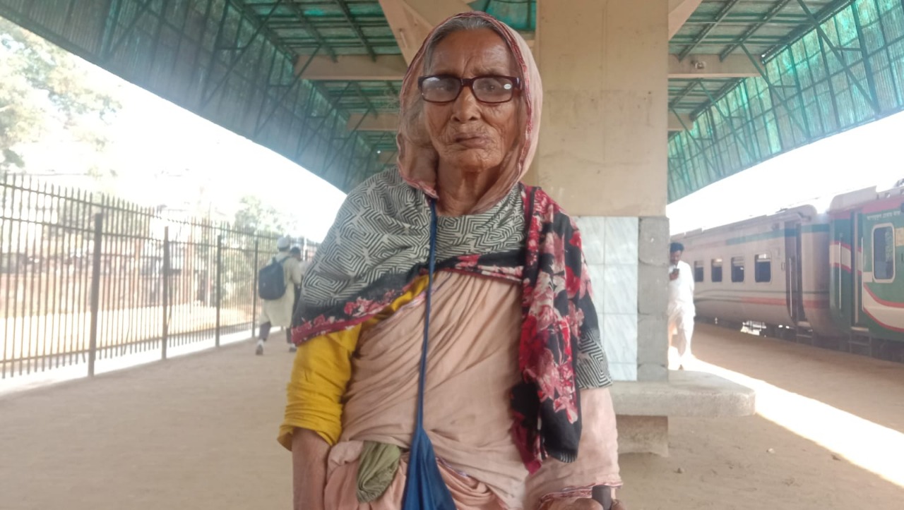 এক বৃদ্ধার জীবনসংগ্রাম: আমাদের করণীয়