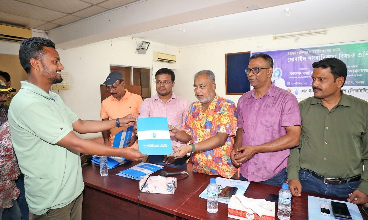পিআইবি’র মোবাইল সাংবাদিকতা বিষয়ক প্রশিক্ষণের সমাপনী ও সনদ বিতরণ
