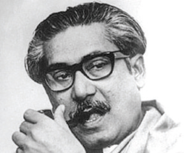 জনমত গঠনের স্বার্থে পত্রিকা বিক্রির কাজও করেছেন বঙ্গবন্ধু