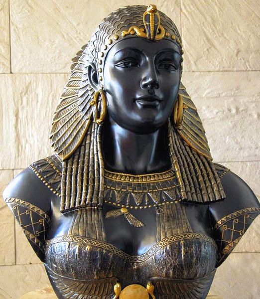 সতেরো বছর বয়সে মিশরের রানী ক্লিওপেট্রা