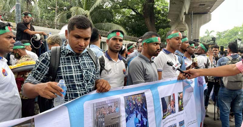 চাকরিচ্যুত সশস্ত্র বাহিনীর সদস্যদের আল্টিমেটাম, দাবি না মানলে লং মার্চ টু জাহাঙ্গীর গেট