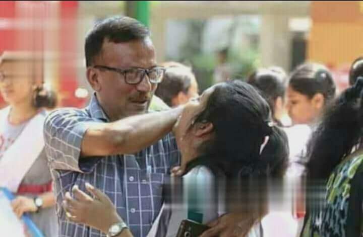 বাড়তি চাপ দিয়ে ছেলেমেয়েকে টেনশন দেবেন না