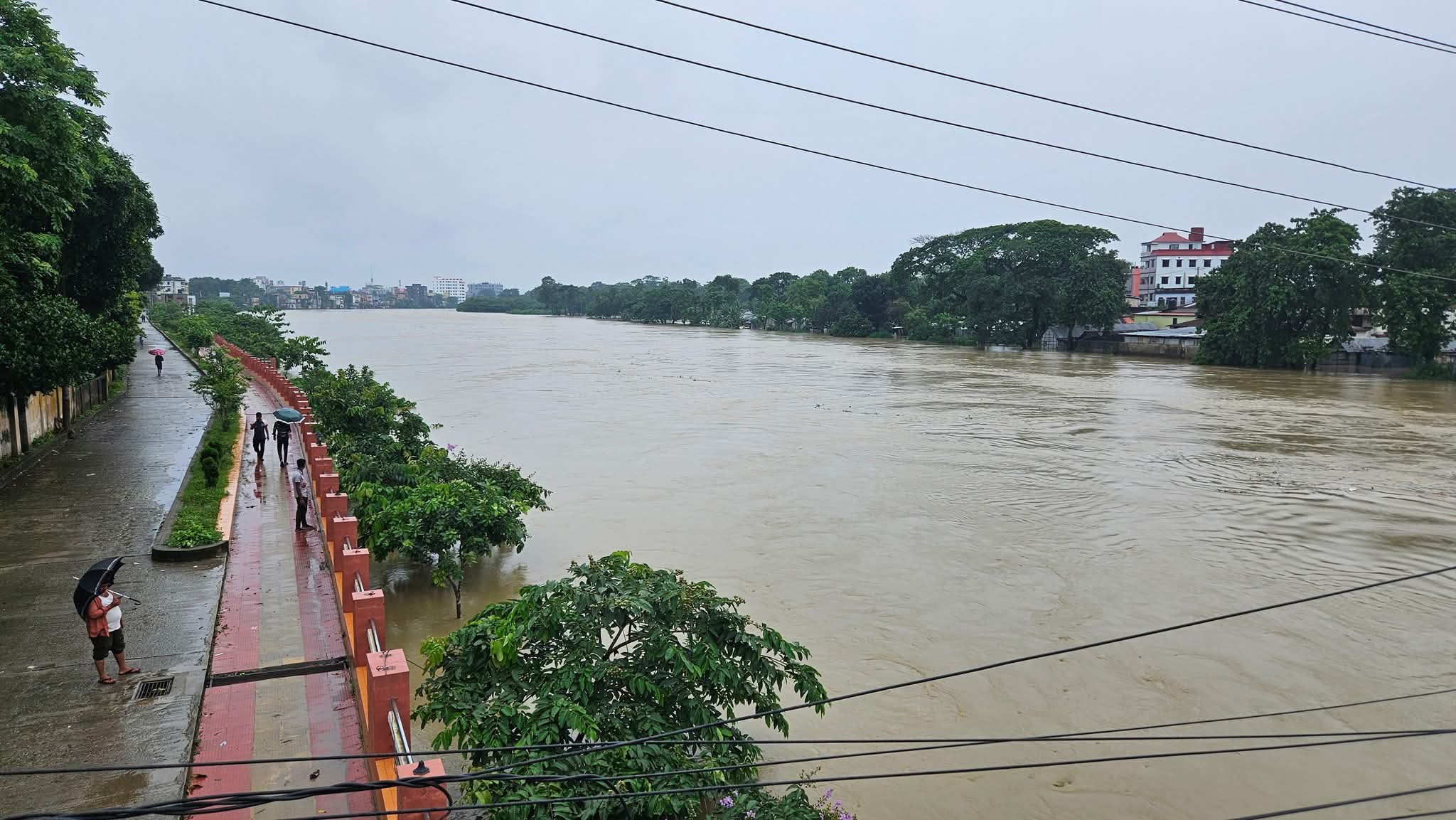 মৌলভীবাজারে ৮ হাজার মানুষ পানিবন্দী, মনু নদী উপচে নিম্নাঞ্চল প্লাবিত