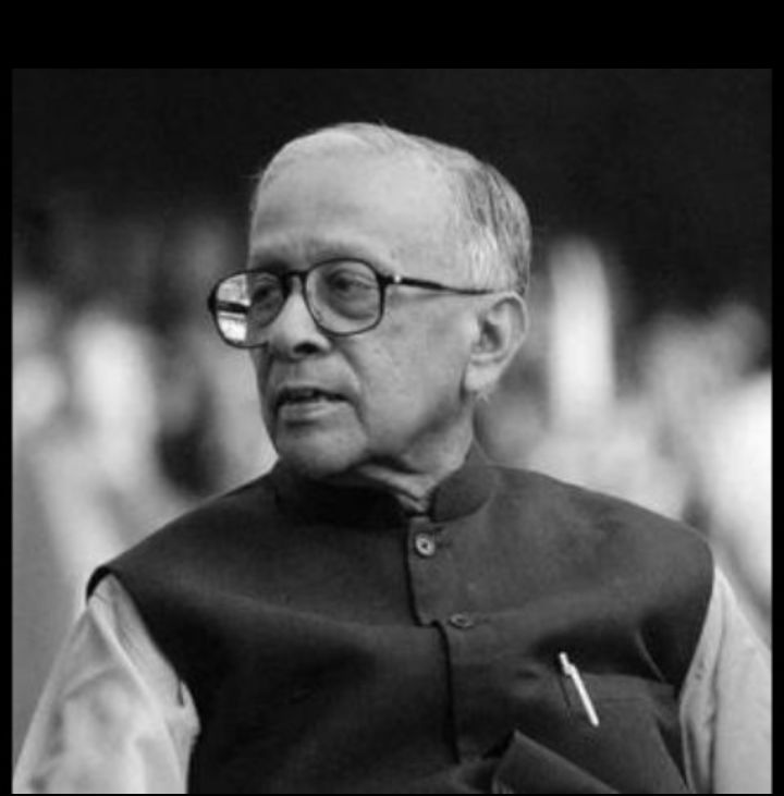 কমিউনিস্ট আন্দোলনের কিংবদন্তী কমরেড জ্যোতি বসু লাল সালাম!