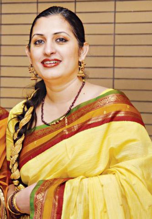 তারা কি বুঝবে একজন পরিপূর্ণ নারী বিপাশার সৌন্দর্য!