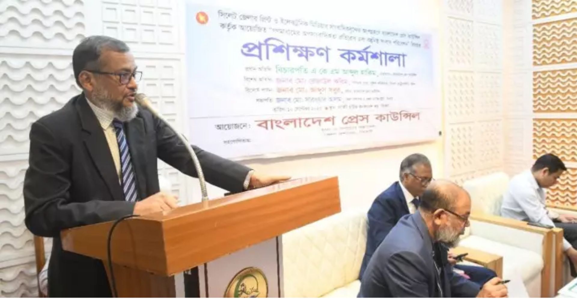 অপসংবাদিকতা প্রতিরোধ ও বস্তুনিষ্ঠ সংবাদ পরিবেশন নিয়ে সিলেটে দিনব্যাপী কর্মশালা