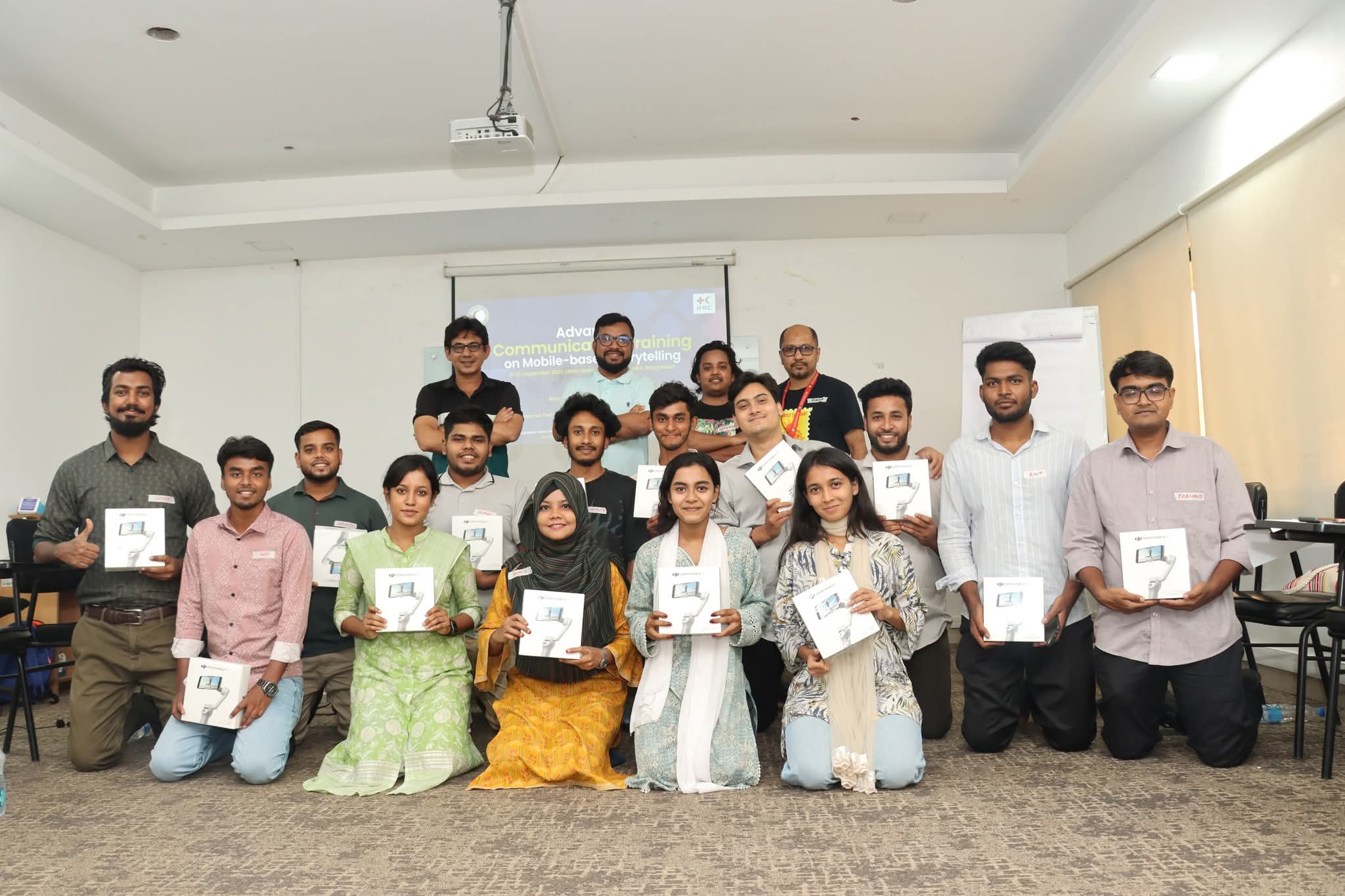 মানবিক গল্প বলায় দক্ষতা অর্জনে BDRCS স্বেচ্ছাসেবকদের প্রশিক্ষণ