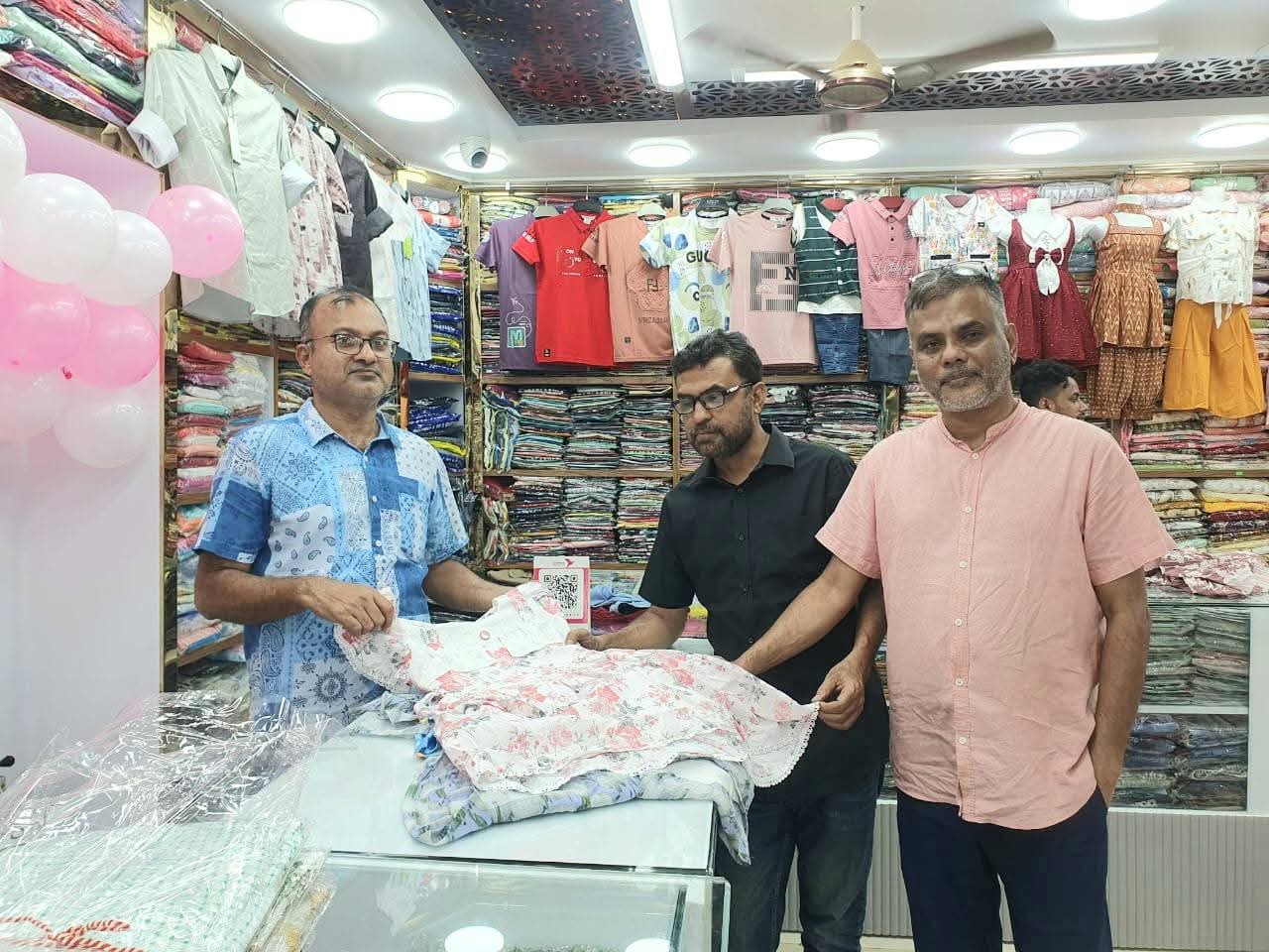 শ্রীমঙ্গলে আল-হামরা শপিং সেন্টারে একসাথে লেডিস, জেন্টস ও শিশুদের পোশাক