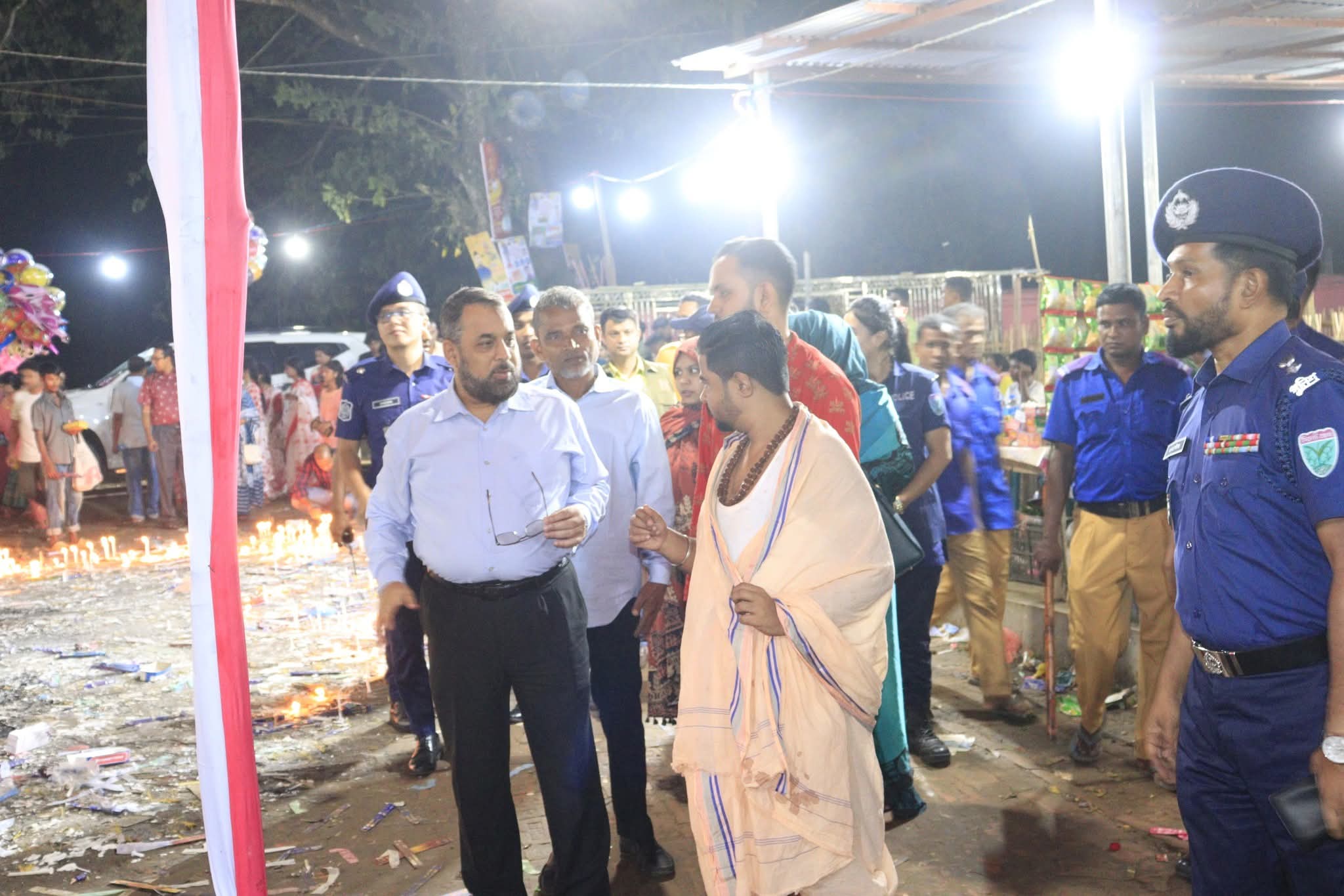সিলেট রেঞ্জ ডিআইজির মৌলভীবাজারে পূজামণ্ডপ পরিদর্শন