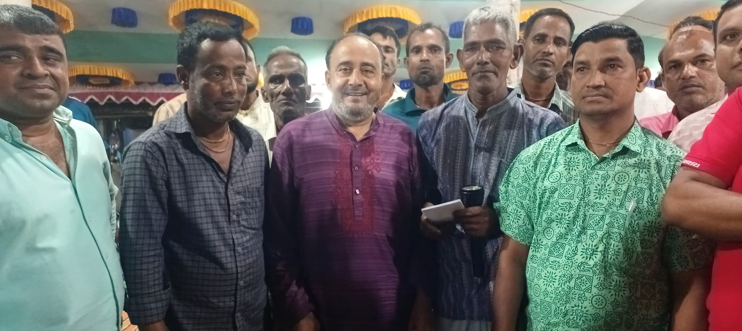 শ্রীমঙ্গলে হাজী মুজিবের পূজা মন্ডপ পরিদর্শন, শুভেচ্ছা বিনিময় ও আর্থিক অনুদান প্রদান
