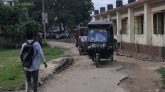 মনাইউল্ল্যাহ উচ্চ বিদ্যালয়ের প্রধান সড়কের বেহাল দশা : ভোগান্তিতে শিক্ষার্থীসহ হাজারো মানুষ