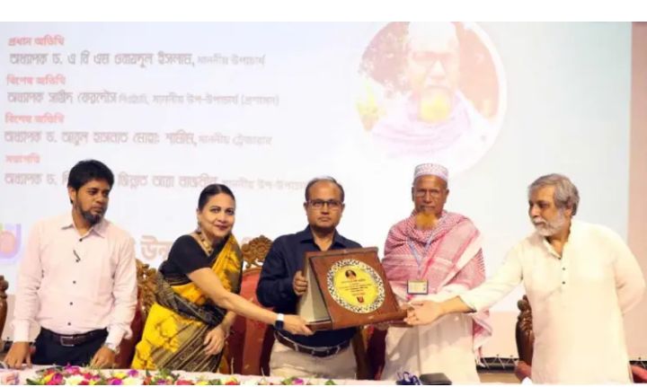 শিক্ষার কোনো বয়স নেই: ৭৫ বছর বয়সে বিএ পাস করলেন সাদেক আলী, সংবর্ধনা দিল বাউবি