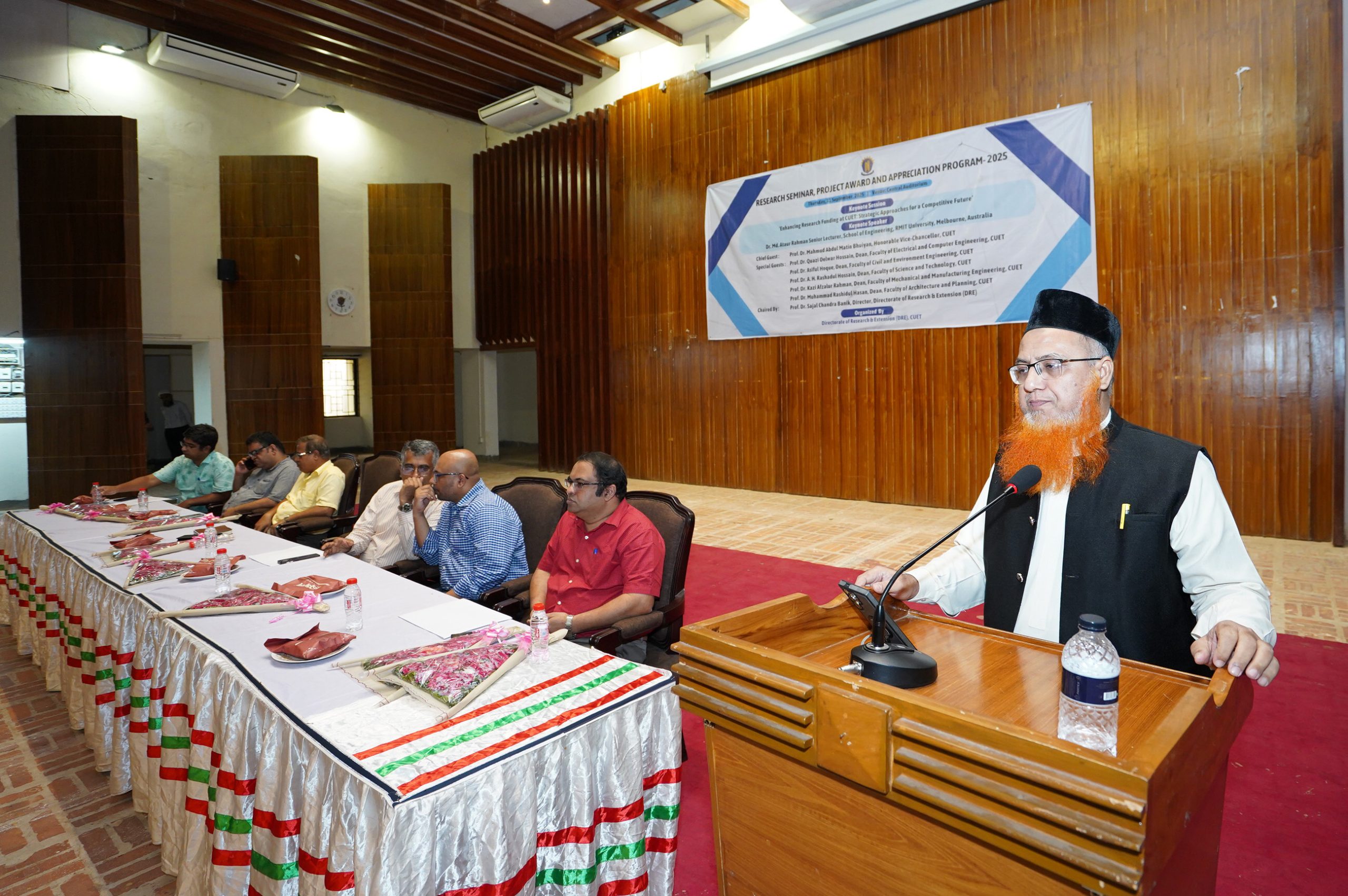 নতুন জ্ঞানের সন্ধান পেতে হলে গবেষণার সাহায্য নিতে হবে: চুয়েট ভিসি